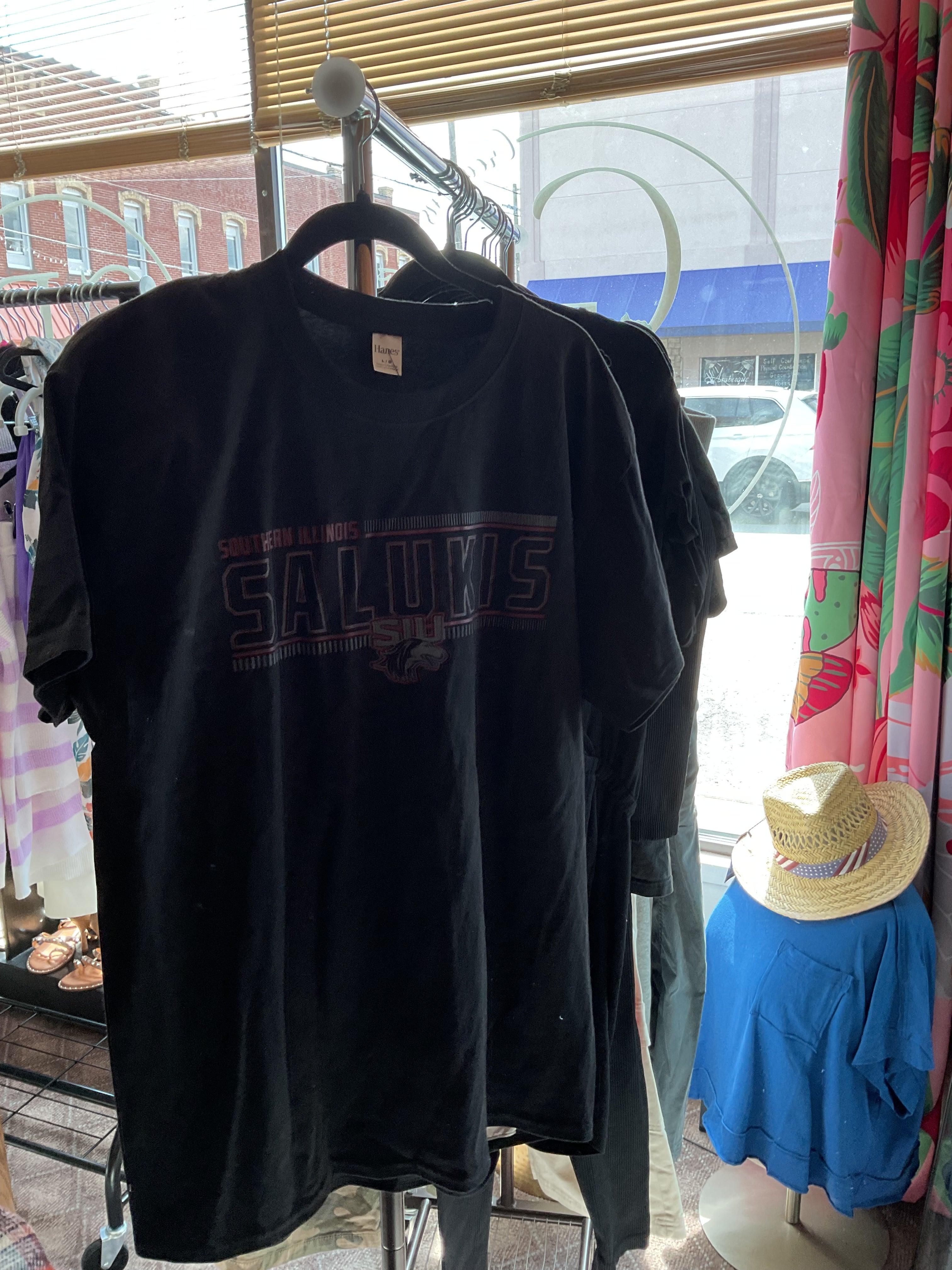 Black Hanes tshirt, Large